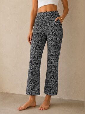 Anthropologie The Essential Crop Flare Pants - Size Small